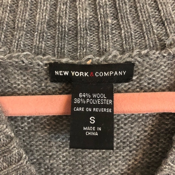 Grey v-neck sweater - Picture 2 of 2